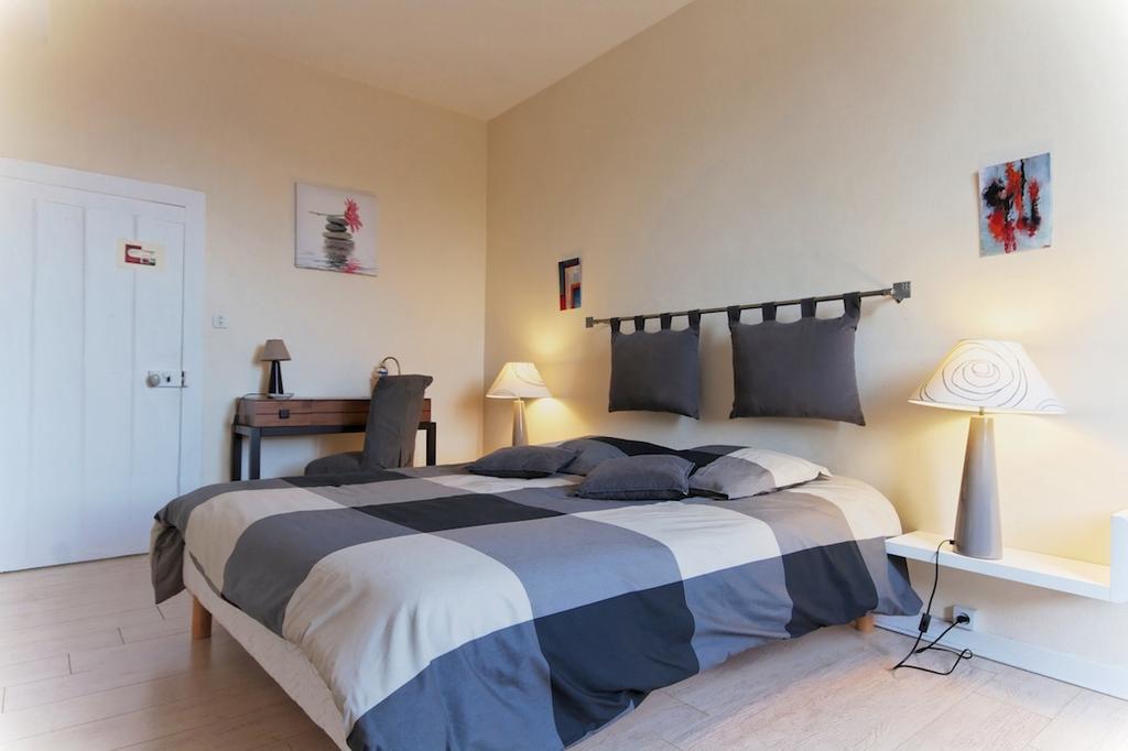 Comme A La Maison Bed & Breakfast Tours-sur-Marne Room photo